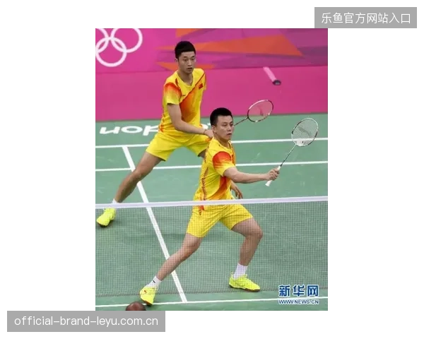 羽毛球男双配合天衣无缝：从默契到巅峰的完美演绎